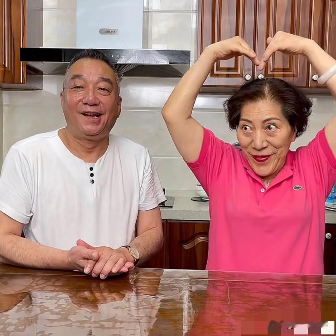 看过乔任梁父母的直播，还是很心酸的，因为直到现在也有人去网爆他们，这让我想到于