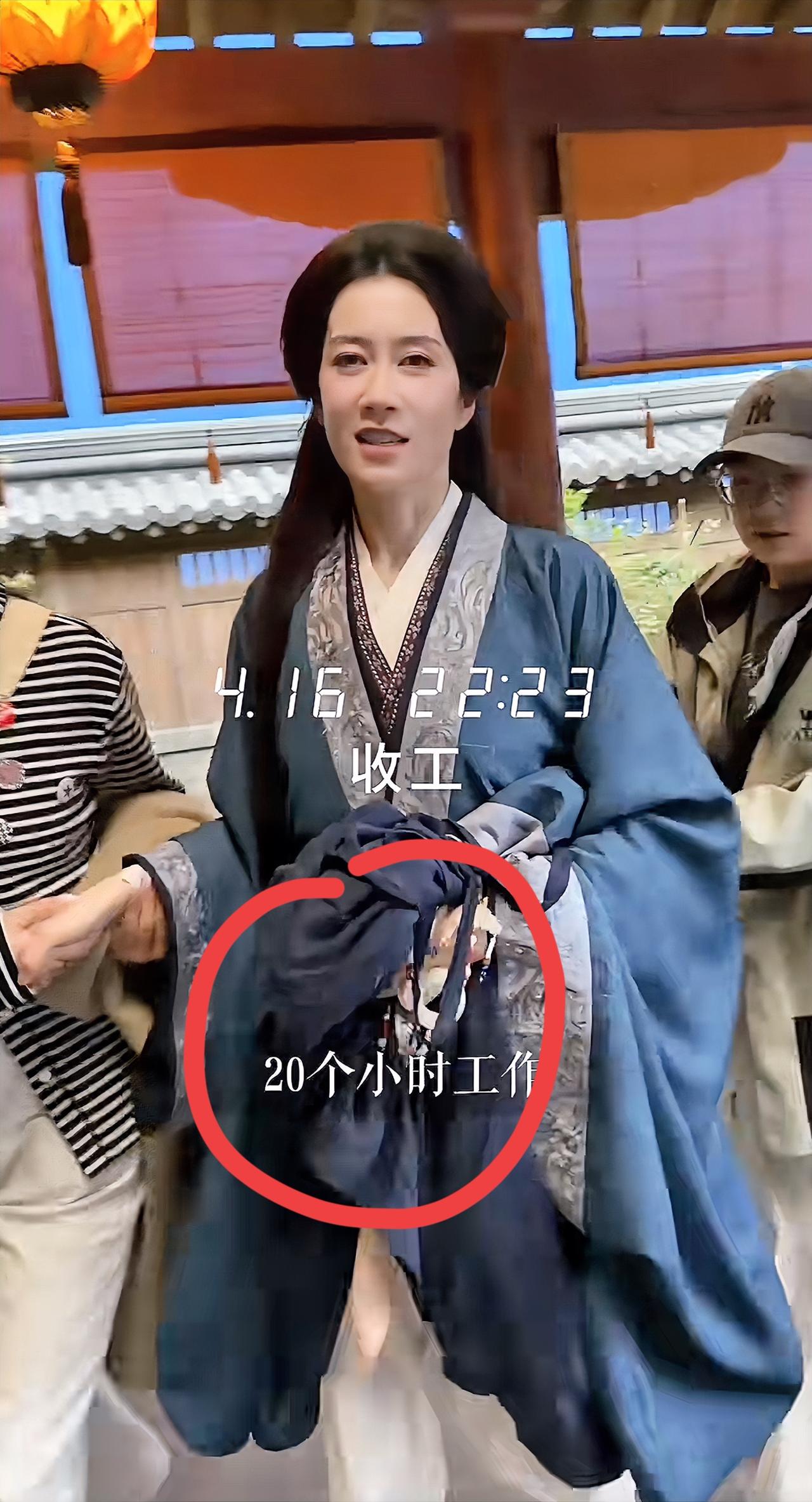 现在全网最听劝的人就是温峥嵘了不是因为她唱歌不好听也不是她只适合演剧，而