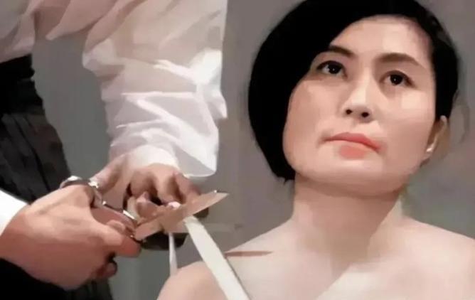 1964年，31岁日本女人下跪，请求：“来吧，剪下我的衣服，随便哪里都行。”台下