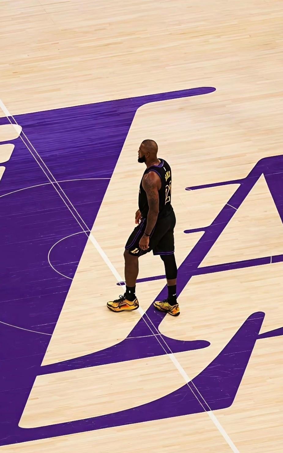 是时候再夺一冠了！詹姆斯豪言再起，湖人提前晋级引爆期待“我们赢得了首届NBA杯