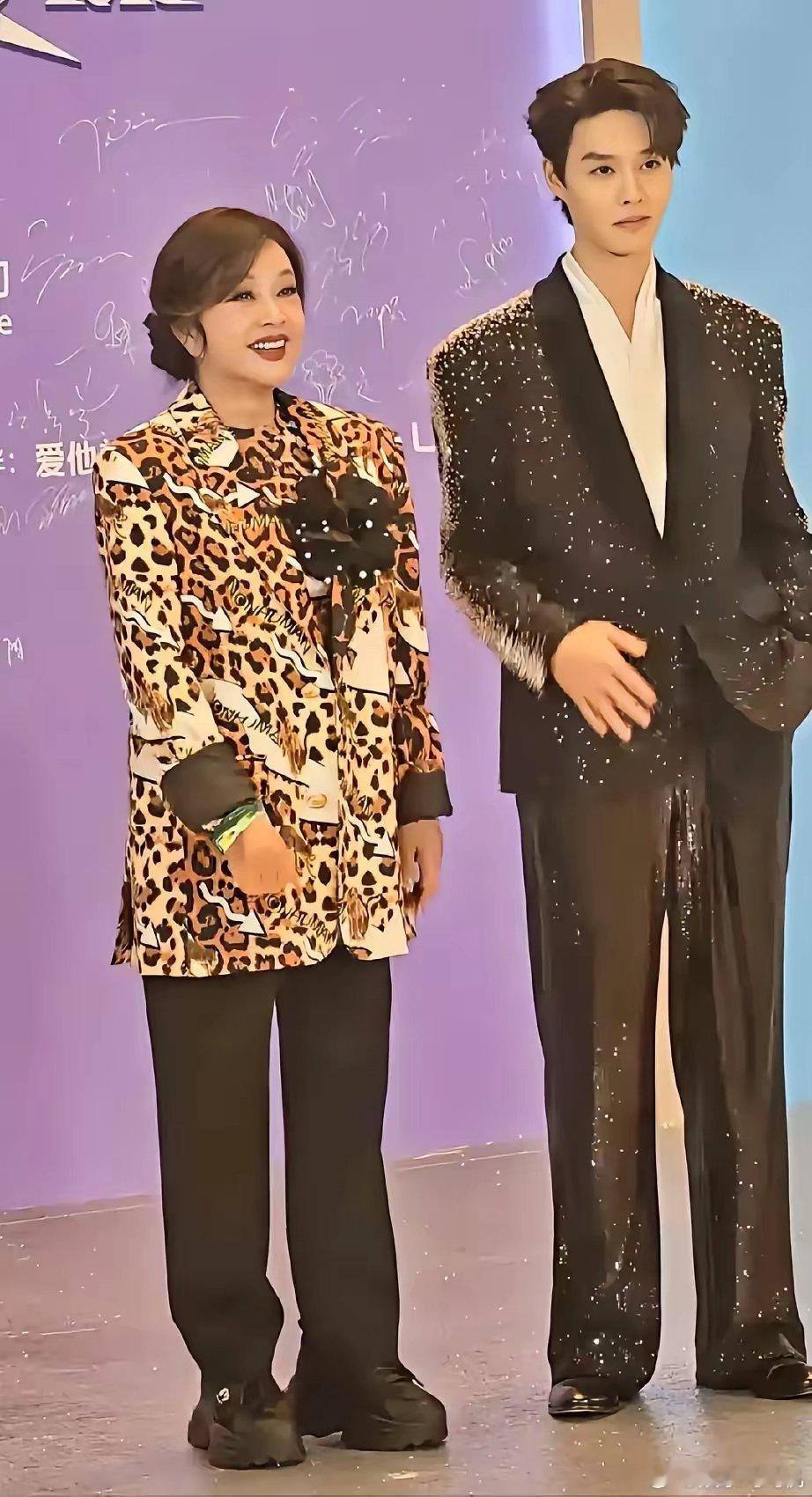 我是真的搞不懂刘晓庆了。今年爱奇艺尖叫之夜，大咖云集，你说刘晓庆不尊重这个场合吧