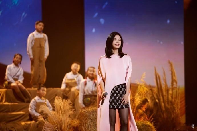 姚晨曹郁官宣离婚姚晨官宣离婚，透露与曹郁多年前已和平分手，为守护孩子成长未做对外