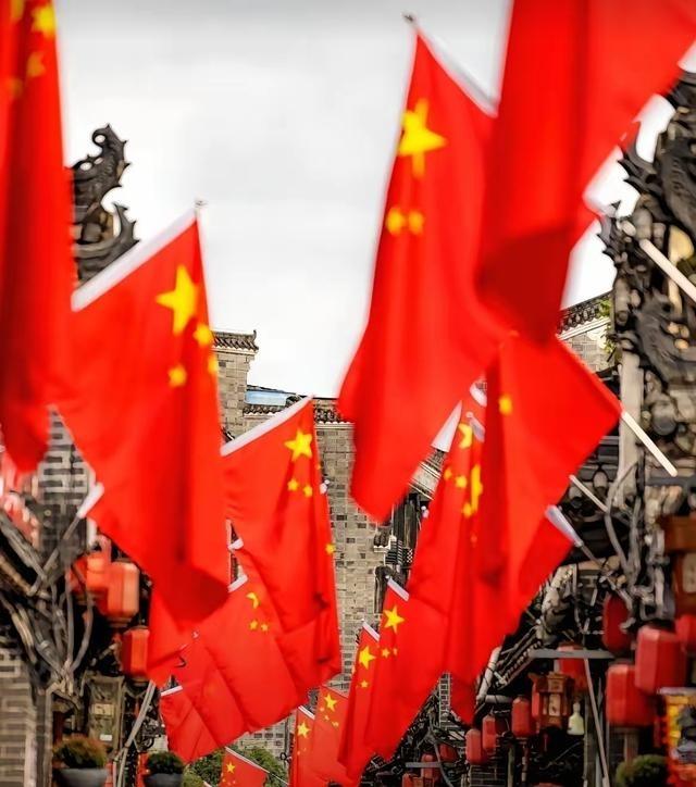 万万没想到！今年的国庆与往年不同，今年的国庆大家都很穷；今年的国庆大家都很理性；