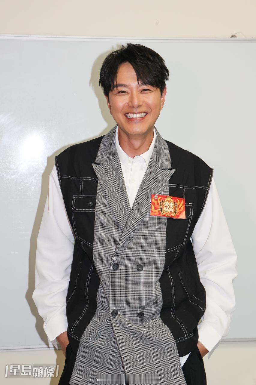 星岛：曹永廉18岁长子惊喜弹吉他萧正楠羡慕欲带儿子看演出私下独宠儿子全力支持