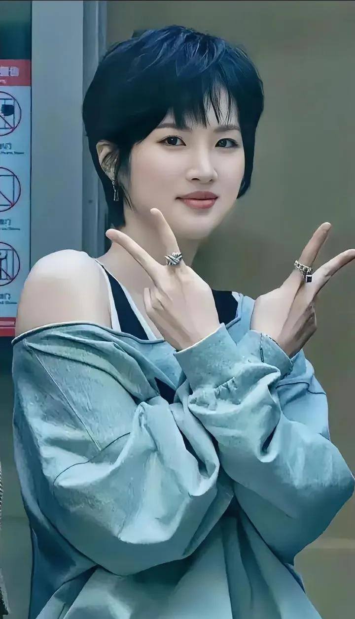 牢A这波操作后，世道真的变了！没人再瞎黑华为了，反倒是一众留过学的女明星，老底全