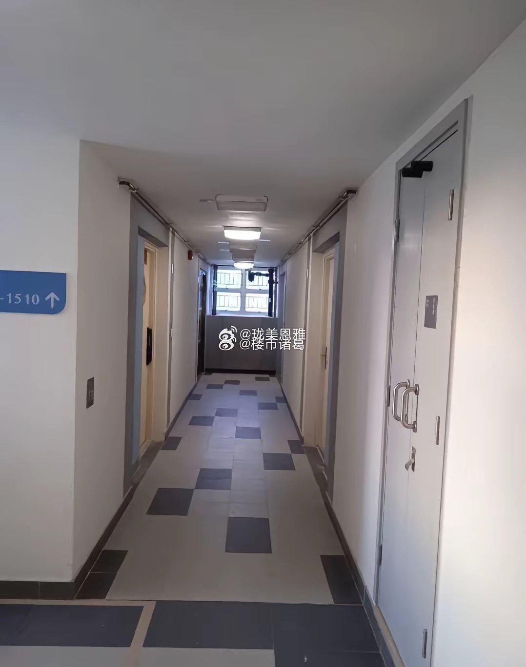 左边是香港公屋，右边也是香港公屋