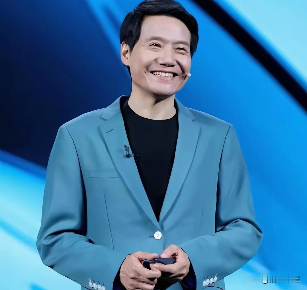 感觉时下有两个企业家最火，一个高材生雷军，一个是草根出生的张雪，而且两个人的名字