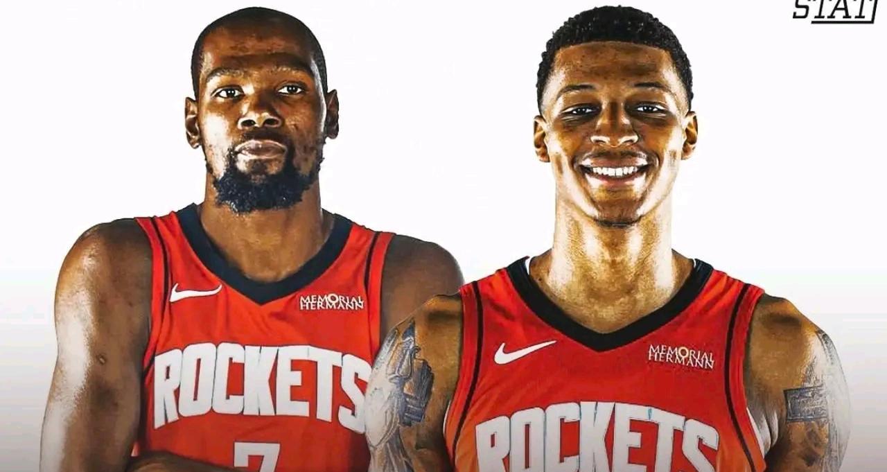 现在火箭最大的问题就是申京和杜兰特之间没有化学反应现在就这两个人能持球打，但两