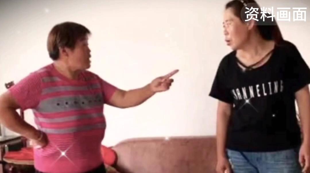 儿子真心疼媳妇，为啥婆婆处处不舒服现实里总有这样的情况：儿子满心满眼向着媳