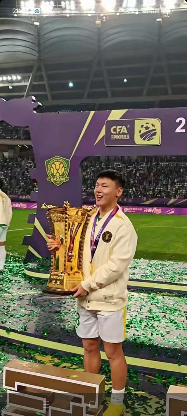 祝贺这个日天宝宝第一次捧杯的同时也要说一句日天wwzz