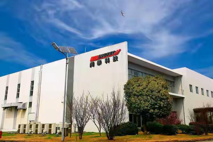 安世半导体向世界抛出橄榄枝的同时也抛出了球,现在就看世界怎样攻破荷兰这扇球门了。