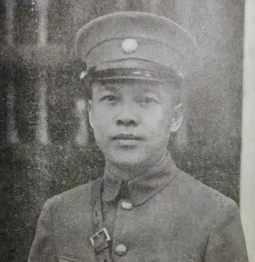 1929年5月，陈济棠怀疑手下余汉谋和桂系有勾结，将其撤职关押。不久后，余汉谋获