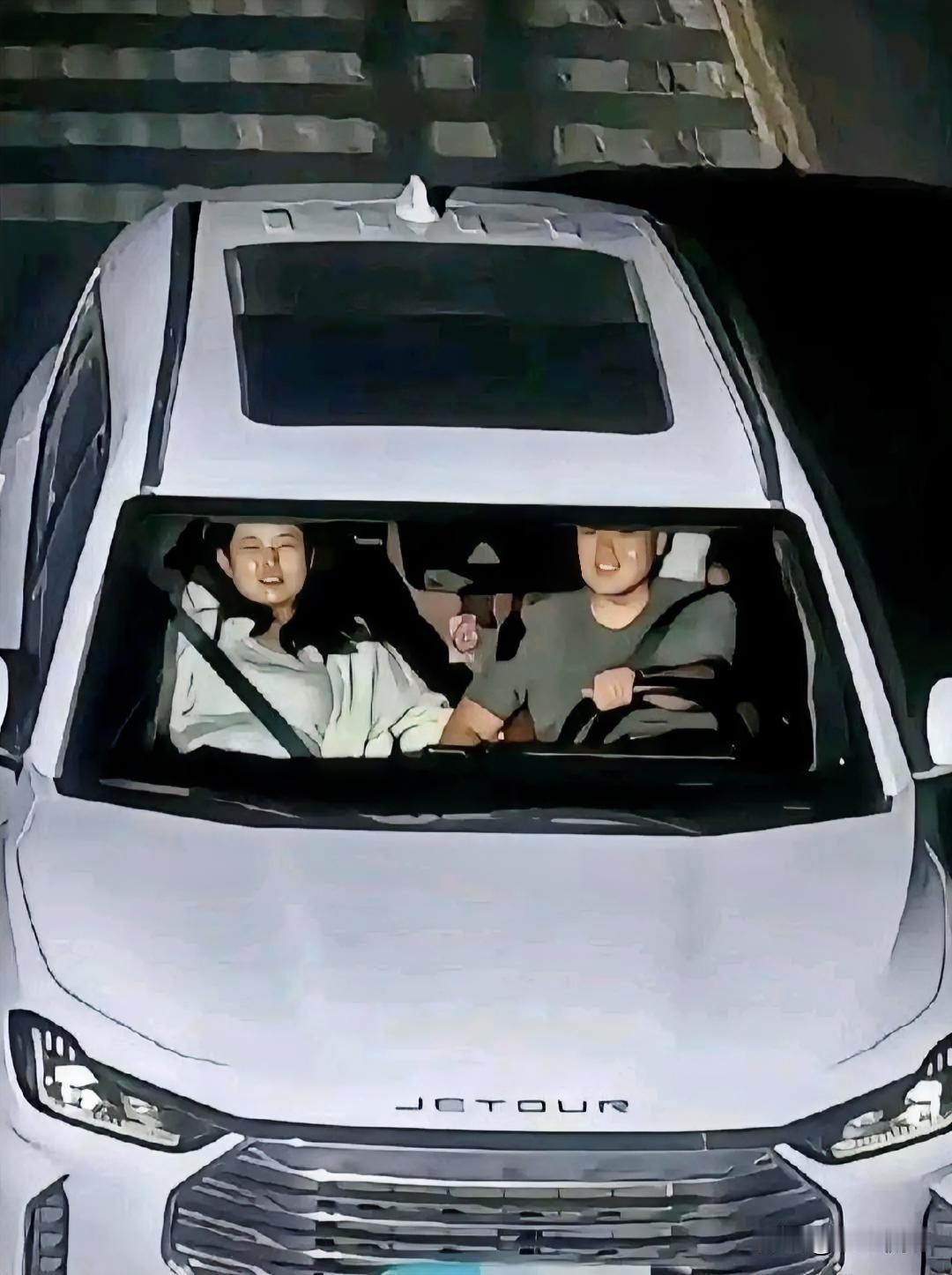 到底哪里违章了？安全带也系了，也没开远光灯，也没超载，正常行驶也没打电话