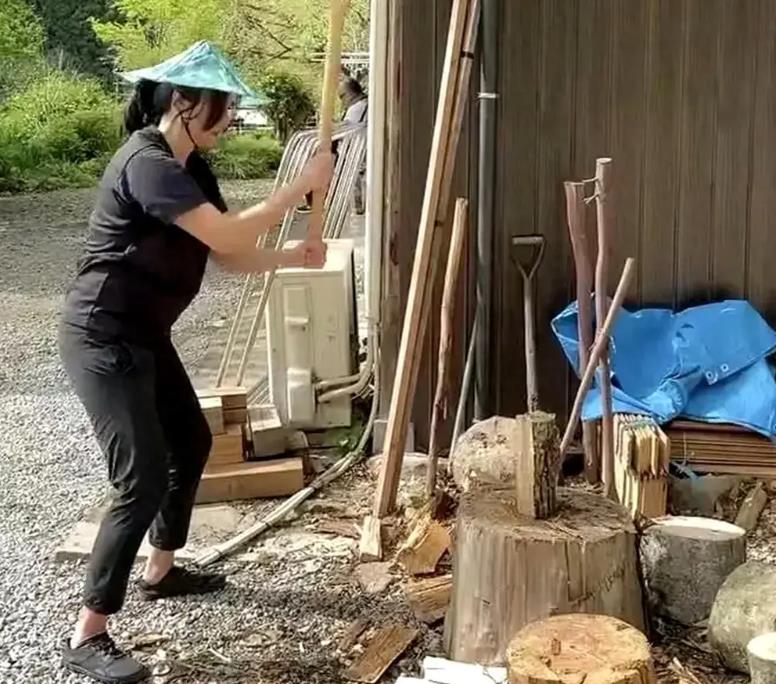 香港知名女明星蒙嘉慧惨变日本农妇，过岁月静好的日子很舒服。不会羡慕这样的日子，