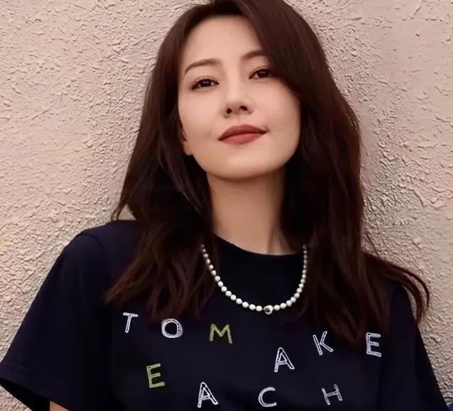 高圆圆曾说，她是家里混的最差的一个，我还以为是这小姑娘谦虚，查了一下才发现，原来