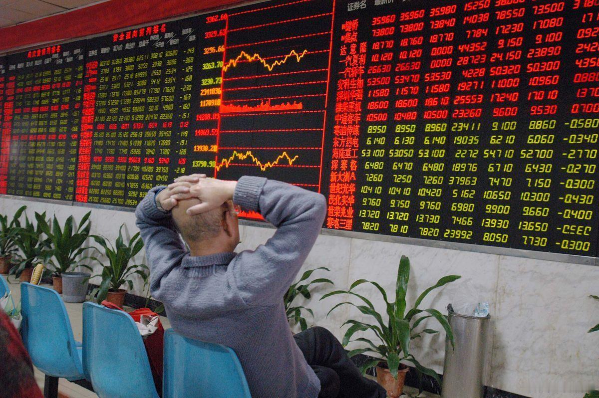 一位云南昆明股民在9.6元买进华能水电，买了2万股，跌到8.8元。割肉亏损160
