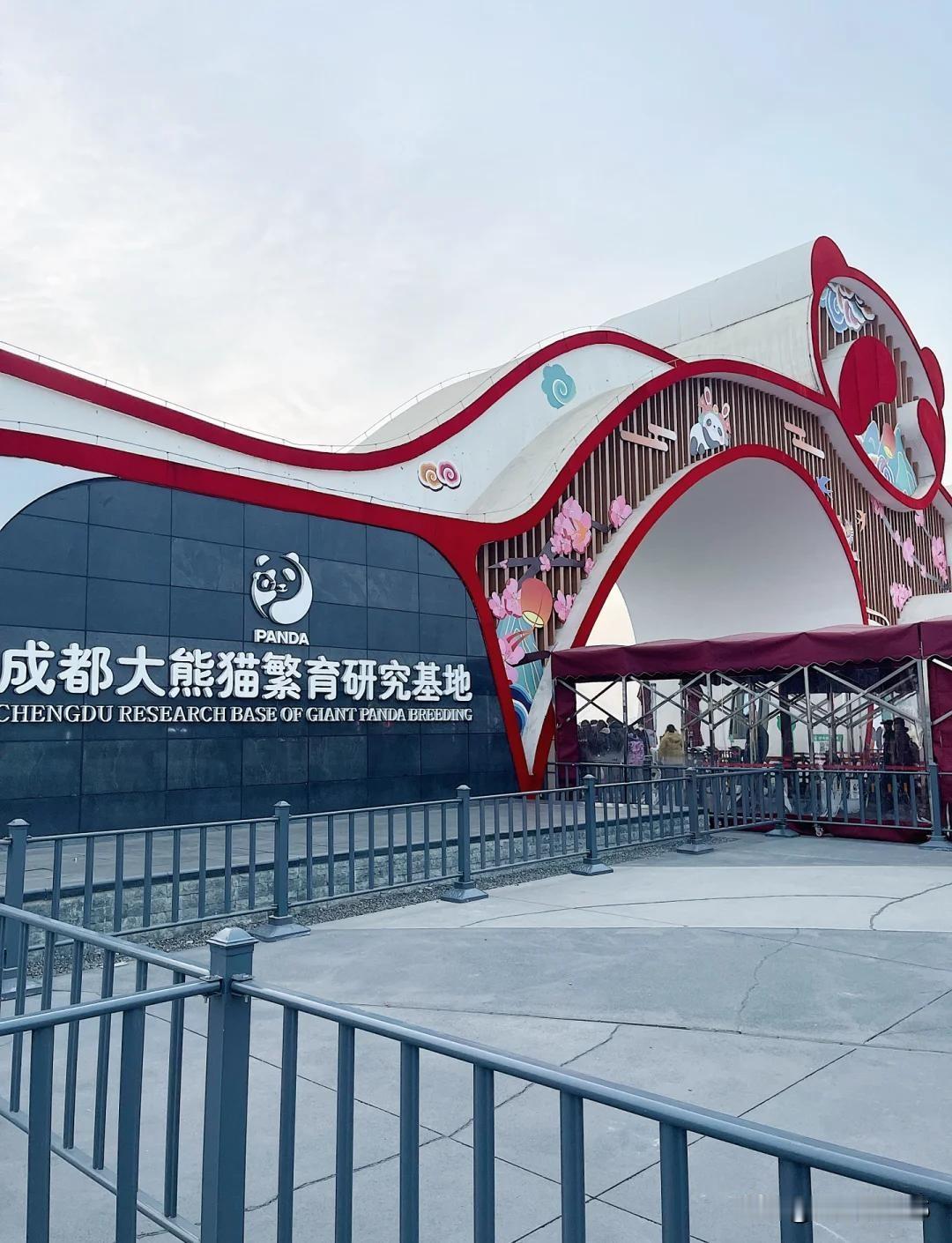 成都，天府之国，有很多著名的旅游景区成都兼顾经典地标、市井烟火与文艺新景，特