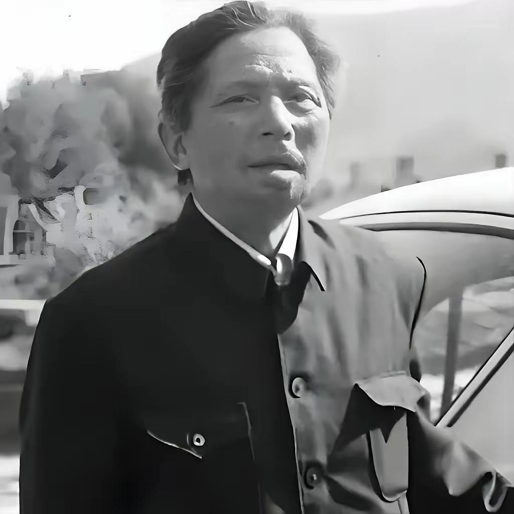 1971年，黑龙江一位退伍老兵去打油，偶然间瞥见了油票印章上的名字，当即大惊失色