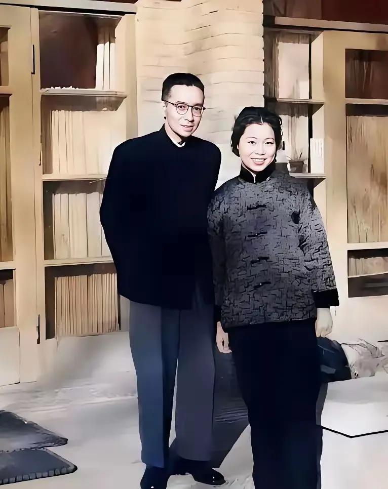 中国著名建筑大师梁思成和他的二婚妻子林沫。梁思超出生于名门，父亲是梁启超，妻子