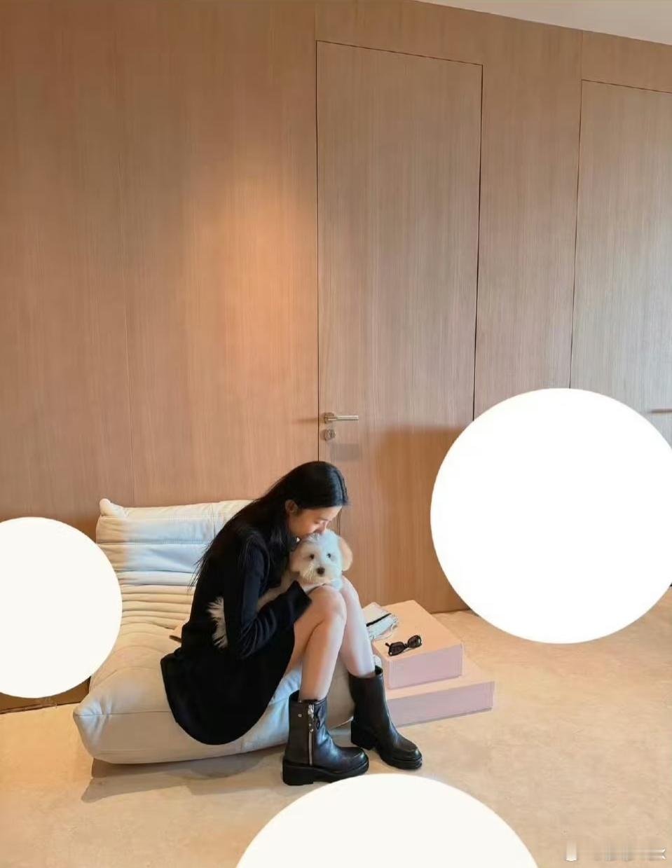 刘亦菲打码方式马赛克大师刘亦菲的打码方式又增加了，画面里三个白球灯居然是女神解锁