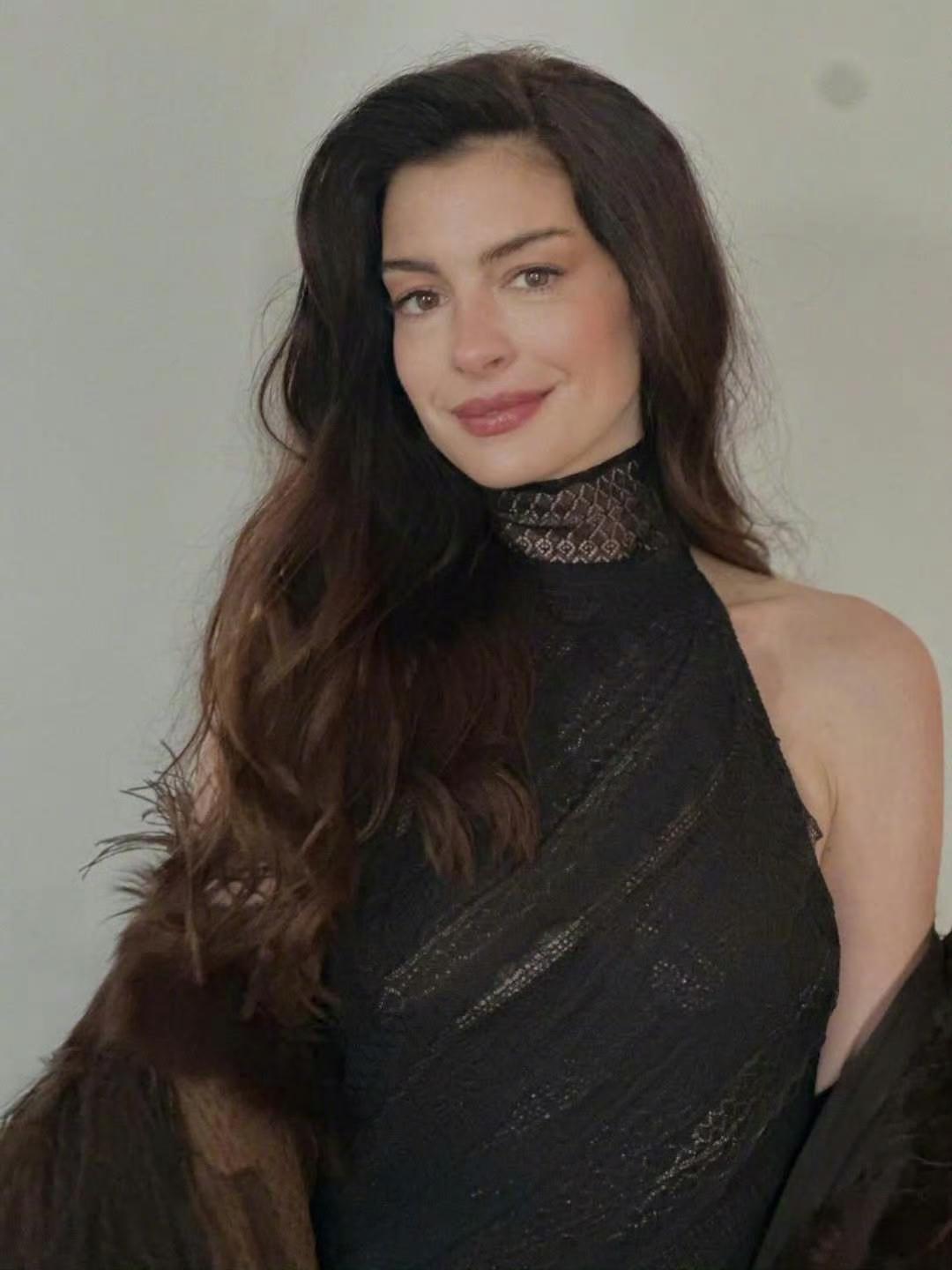 安妮海瑟薇比尔盖茨最喜欢的明星是她，盖茨为了与偶像见一面特意让爱泼斯坦安排见面