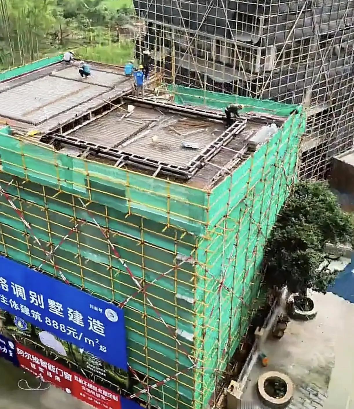 全红婵家建房，明眼人都看得出，靠的是全红婵。所以，她爸爸说：“老实讲，全家现在