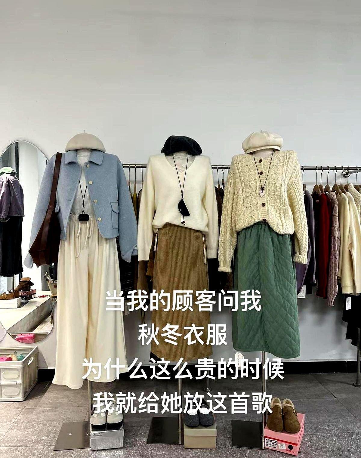 始祖鸟不靠Logo卖钱了，靠把衣服“扒光”给你看。你扫个码，能看见鹅在哪片雪地