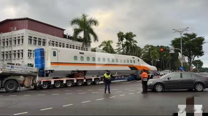 台湾买日本高铁新车，这事没你想的那么简单今天清晨，台湾港口那列刚下船的日本N7