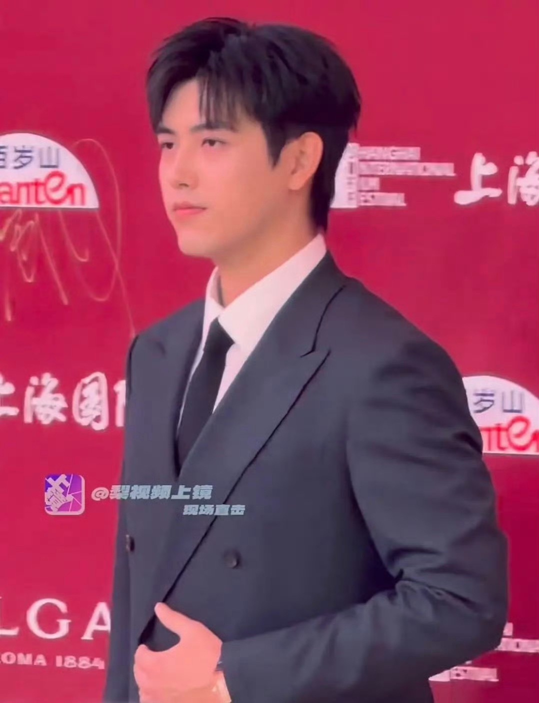 现在的陈飞宇简直是胖成了2个李峋呀！
