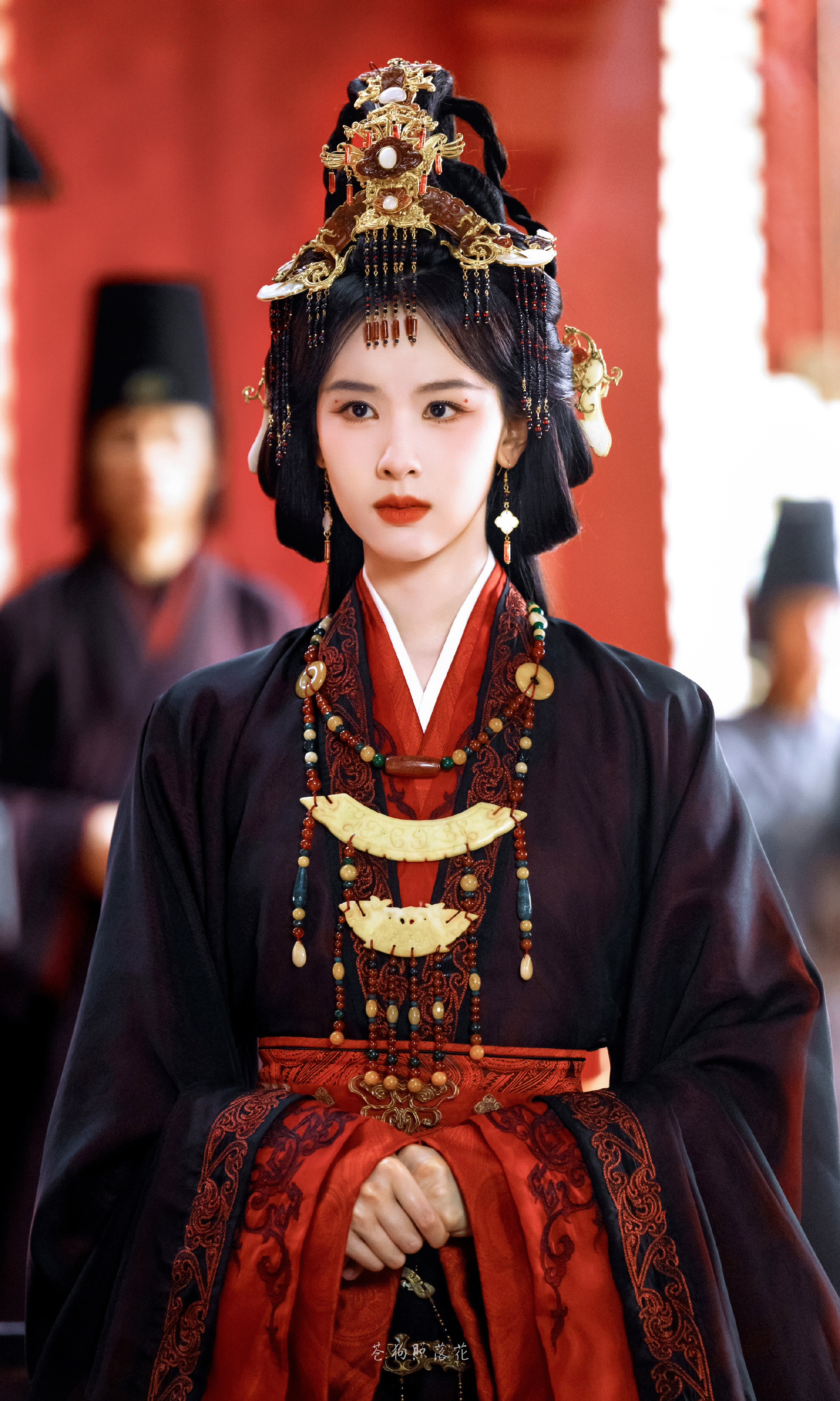 白鹿陈都灵粉丝包场对打关注那么多干什么有事没事多看看我们女王楚朝看翘