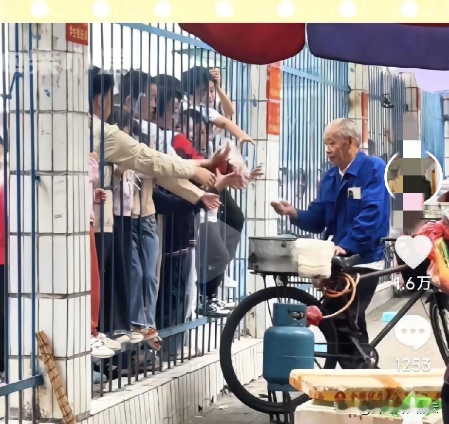 造谣的成本这么低吗？起因是湖南的一个爷爷，在学校门口卖棉花糖，他有时会免费给小学