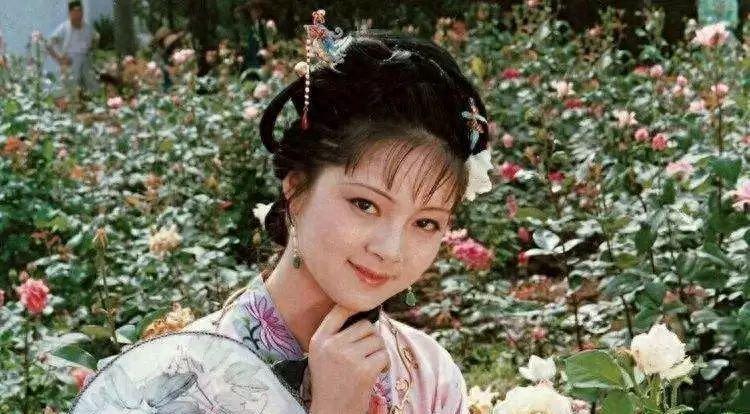 薛宝钗其实只是她的乳名，那么她真正的大名到底是什么呢？仔细一想令人不寒而栗！乾