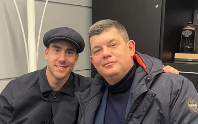 青岛海牛再次重组，所有外援一个不留了？虽然青岛海牛官宣了前梅州客家的主帅里斯