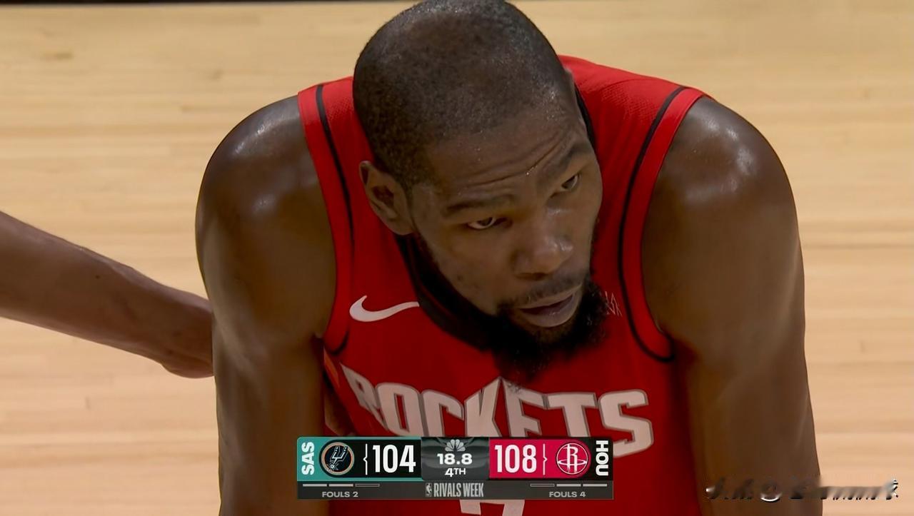 火箭超级巨星杜兰特终于懂得放权了！在今天火箭主场以111：106战胜马刺的比赛中