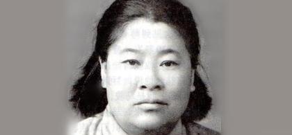1933年，许世友听说部队有一位武当出身的女侠，便想要切磋一番，他迈着自信的步伐
