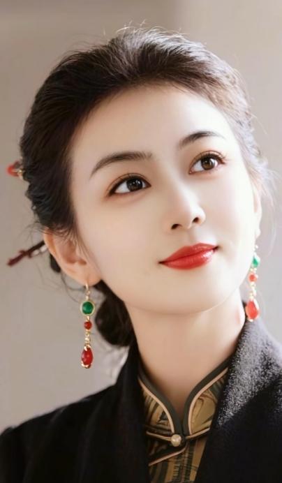 做人实不易，“大智若愚，大巧若拙”，真是至理名言。苏轼才华横溢，却因锋芒