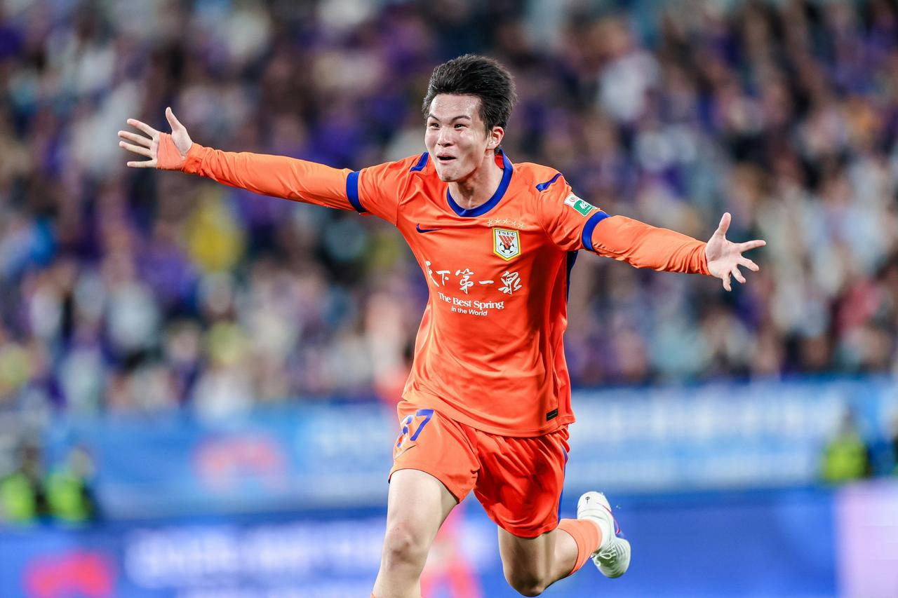 山东泰山2比1逆转天津津门虎，小将陈泽仕绝杀。凭借下半场第52分钟陈蒲左路传中，