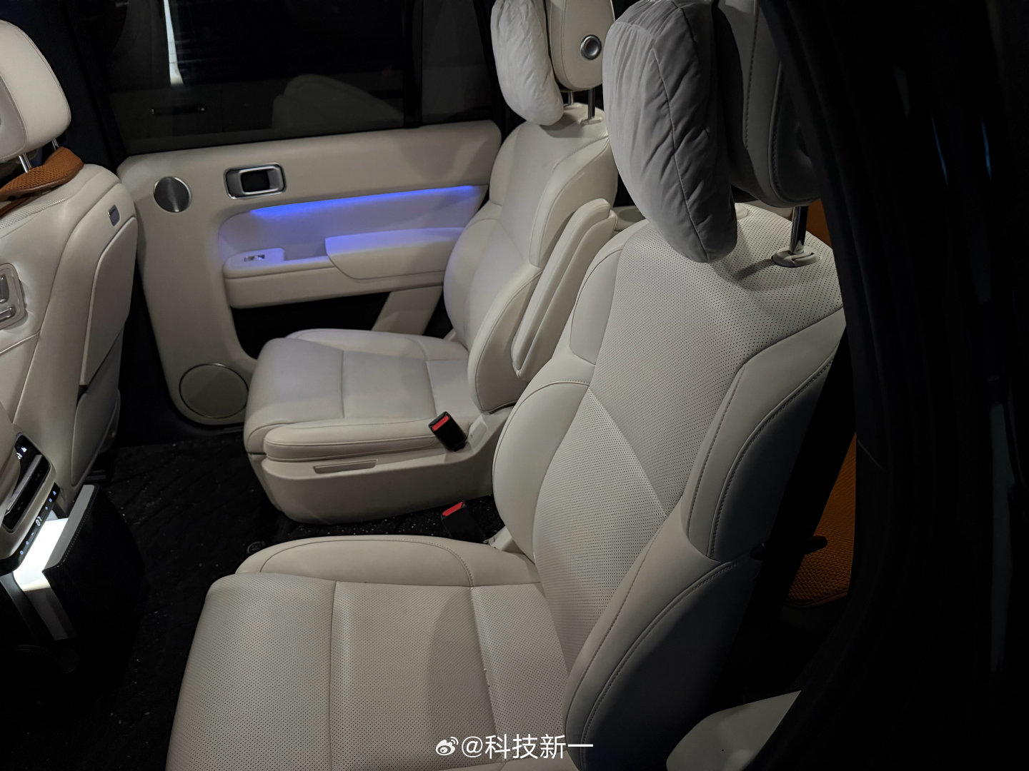 你们敢相信这是我姐用了四年，跑了5万公里的理想L9？座椅保护得更新的一样[捂脸哭]​