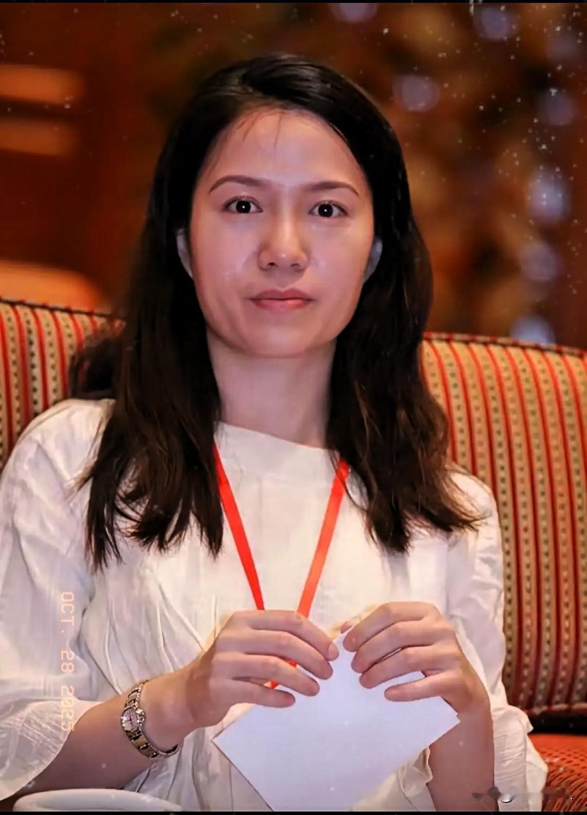 总有人猜翁帆靠别人住豪宅，其实她住的是清华园里一套有法律保障的终身居住权的房子