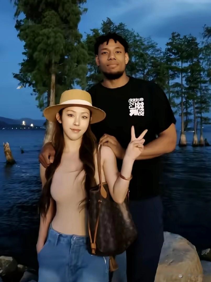 据了解，新赛季祝铭震将代表山东男篮征战CBA。山东高速俱乐部付出现金，交易得到了
