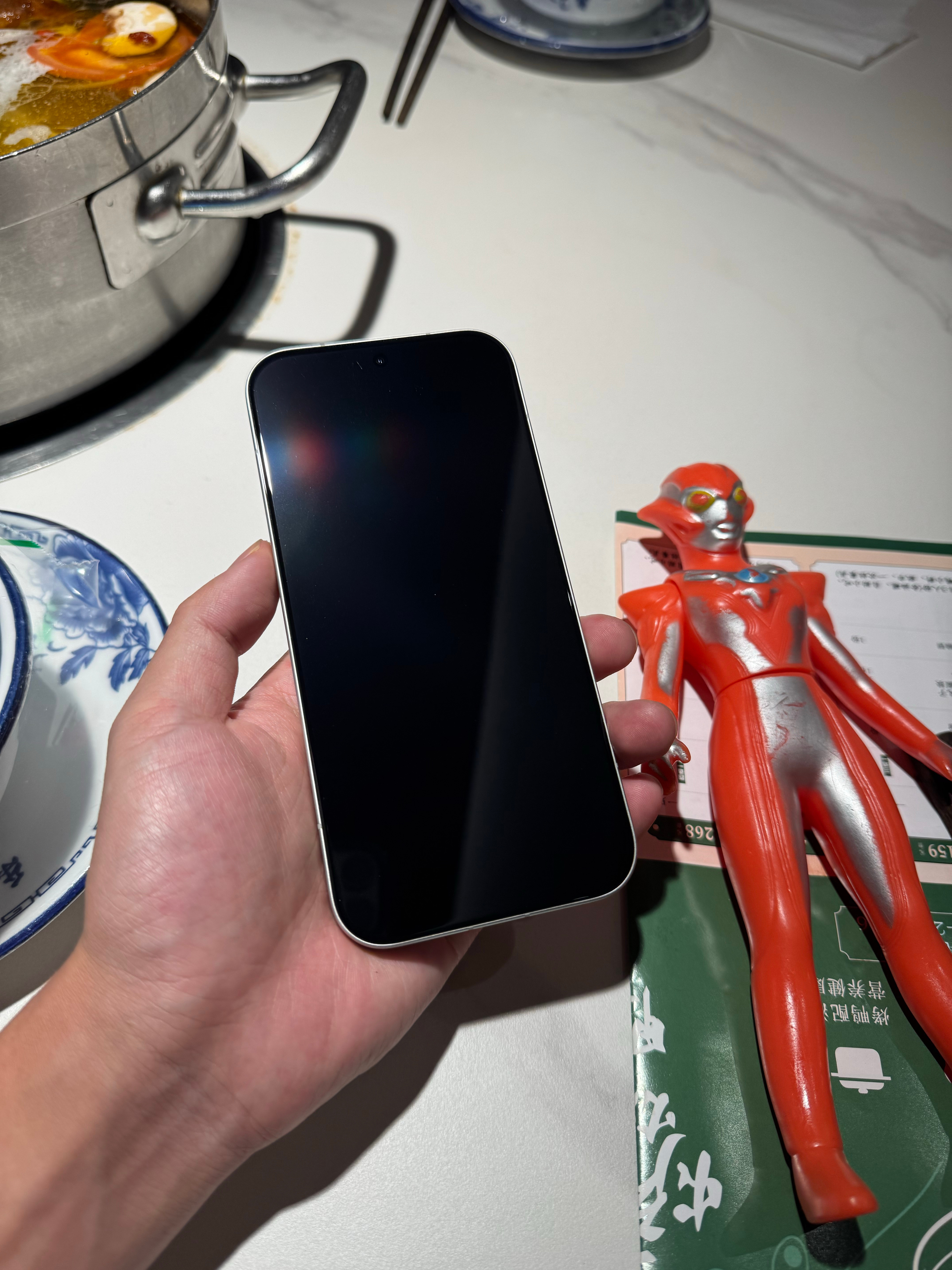 这张膜给我贴爽了，浑然天成，不细看根本看不出这手机贴了膜​​​