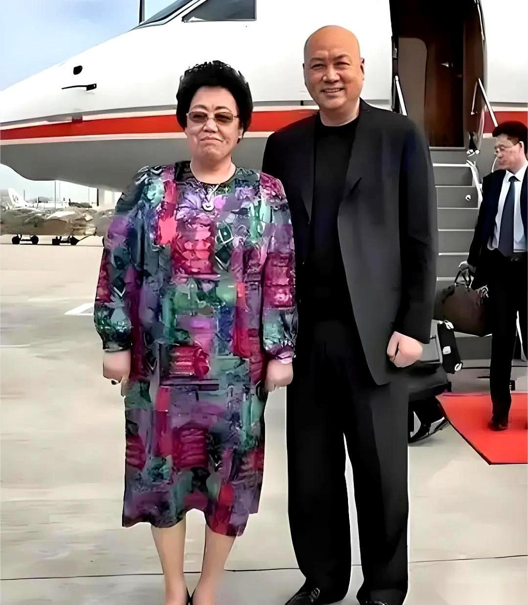 陈丽华对着镜头，一句话把全场说安静了。她说，当年那个演唐僧的迟重瑞，追他的女人