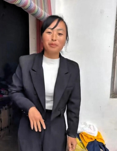 2021年，河南的朱大哥在修拖拉机时被砸身亡，不久，妻子也离开了。弟媳把5个哭闹