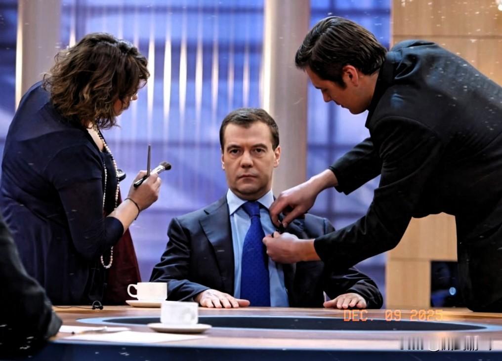 俄罗斯联邦安全会议副主席梅德韦杰夫直言，国际社会没必要把美国最新的国家安全战略当