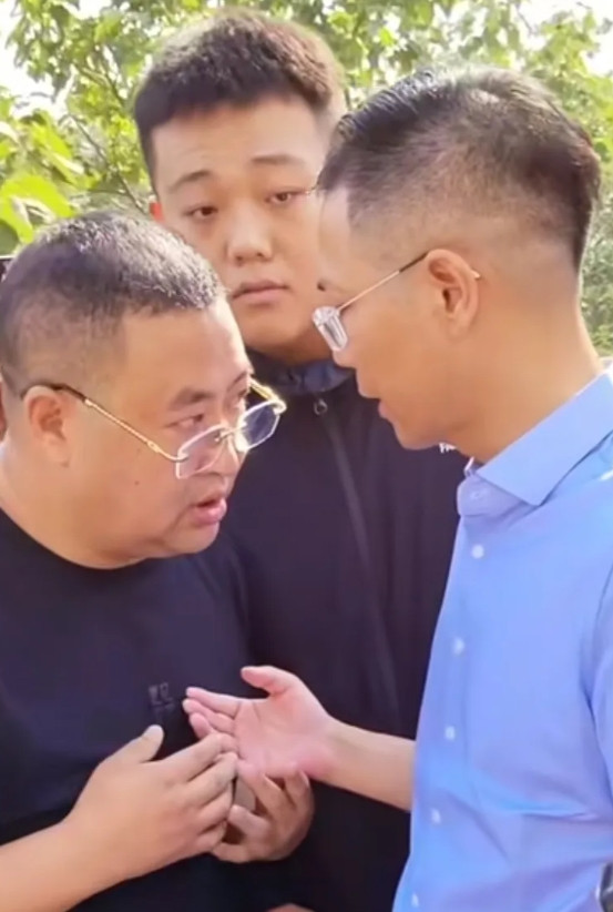 很多人都说，老杨来到二八事件就是蹭流量的，过去是浔阳夜话，现在是老杨！看了这一