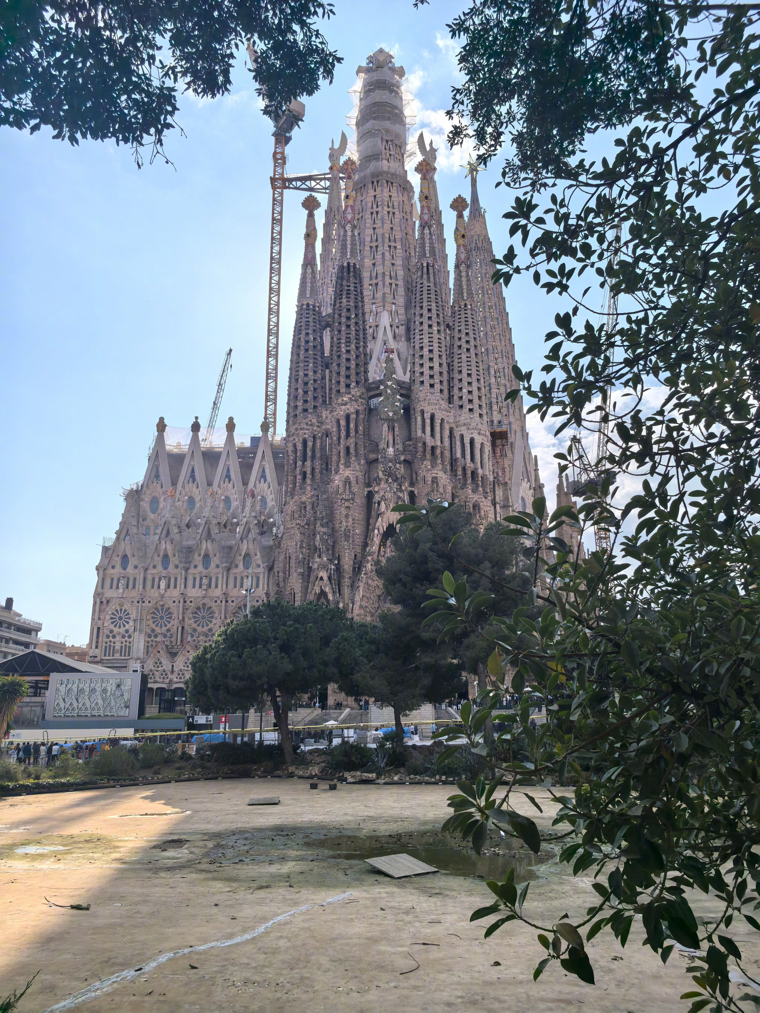 圣家堂不是封顶了吗？咋还这么多塔吊？西班牙·圣家大教堂