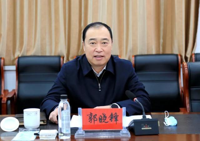 卸任不到三年的郭晓锋，在花甲之年倒在了即将退休的门槛上。从1987年参加工作