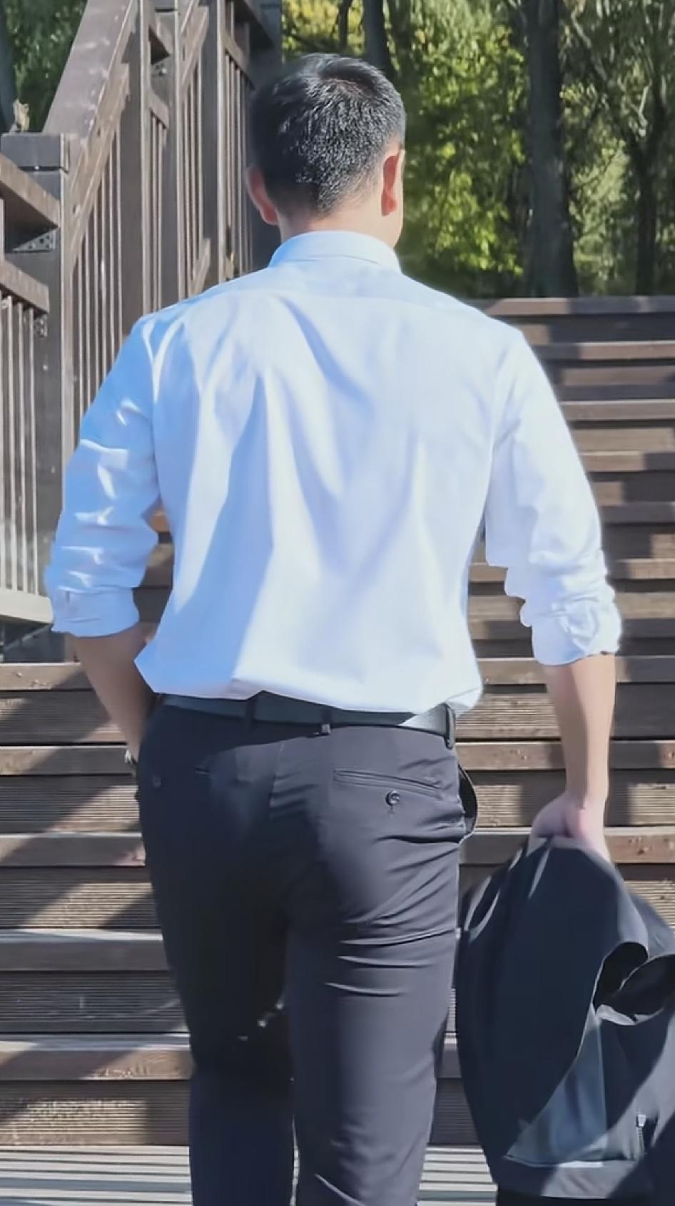 不上课的教育局副高岗位为啥比学校上课的一线老师的副高岗位还多。真的想不通，教育局