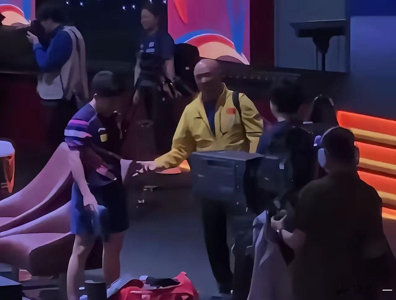 没想到这次把肖指导气的直接提前退场了！很少看到肖指导不等队员的结束后两手一摊给林