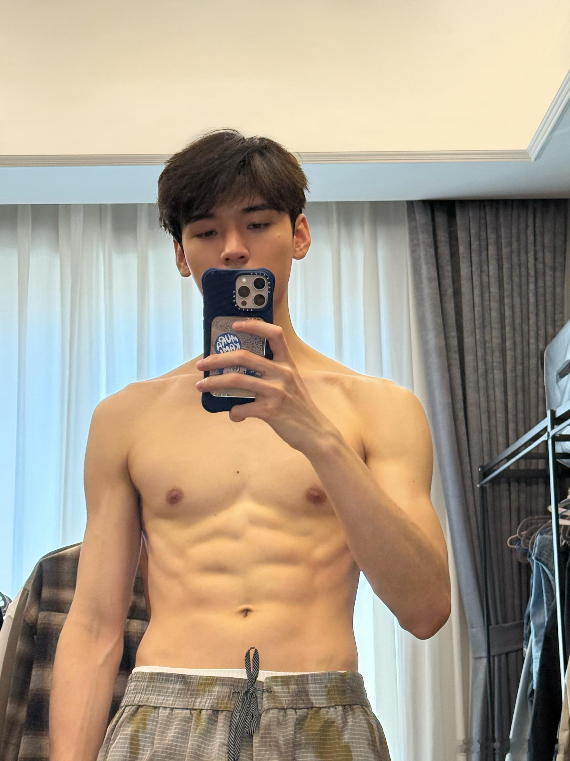 龚俊暗河传破万腹肌照晚上吃这些会不会过于丰盛了些​​​